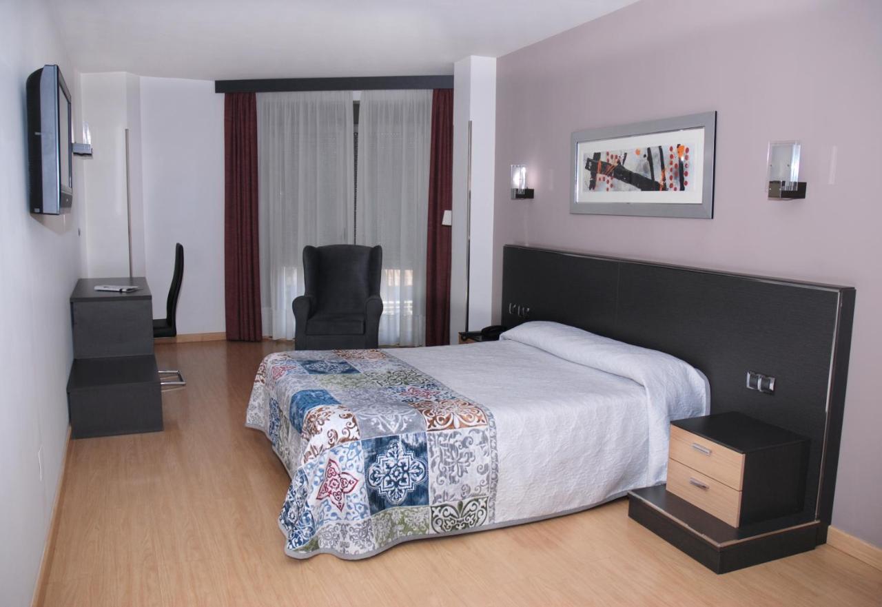 Hotel Villa De Cacabelos 외부 사진